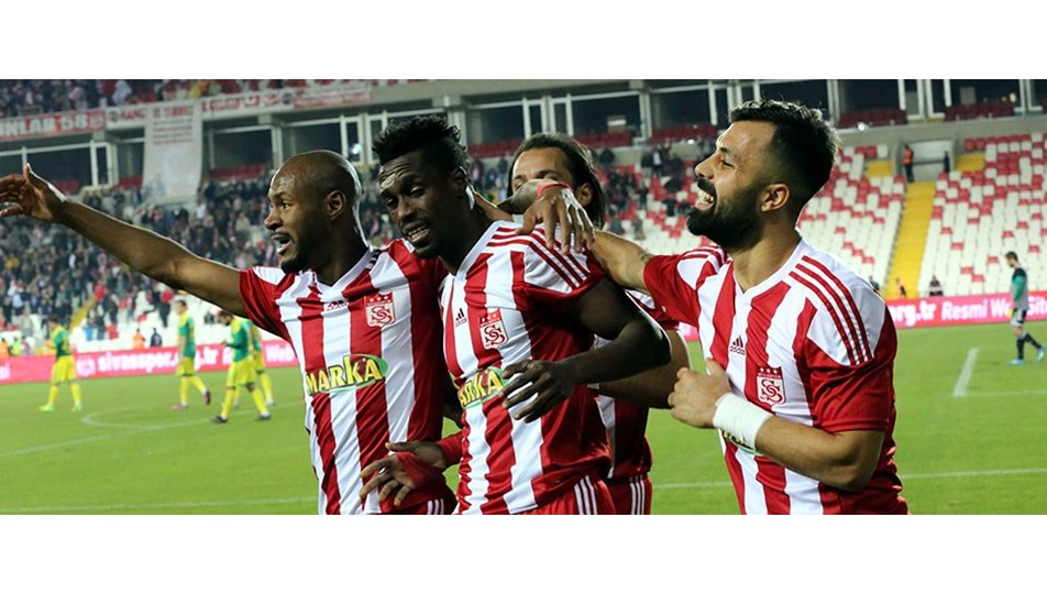 Yiğidolar 10 kişiyle 3 puanı kaptı