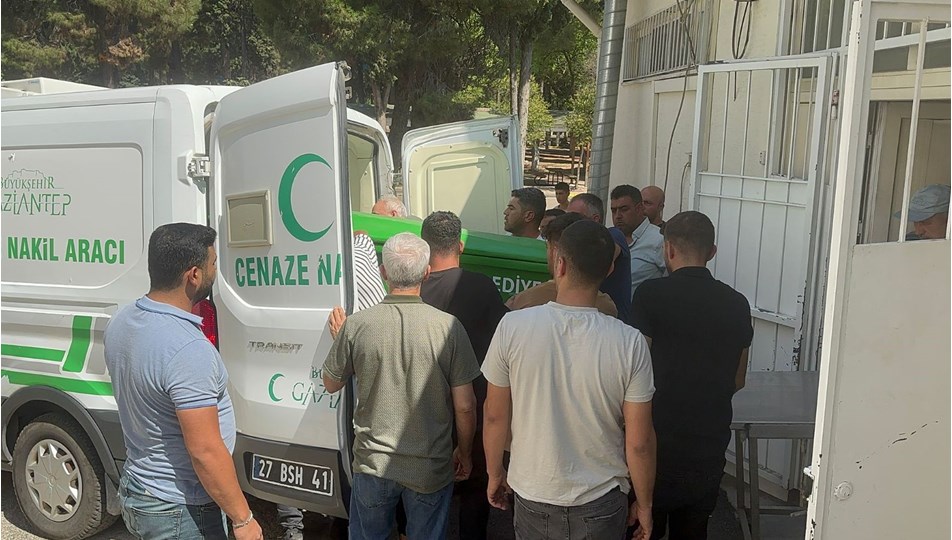 Park halindeki araca çarptı, hayatını kaybetti
