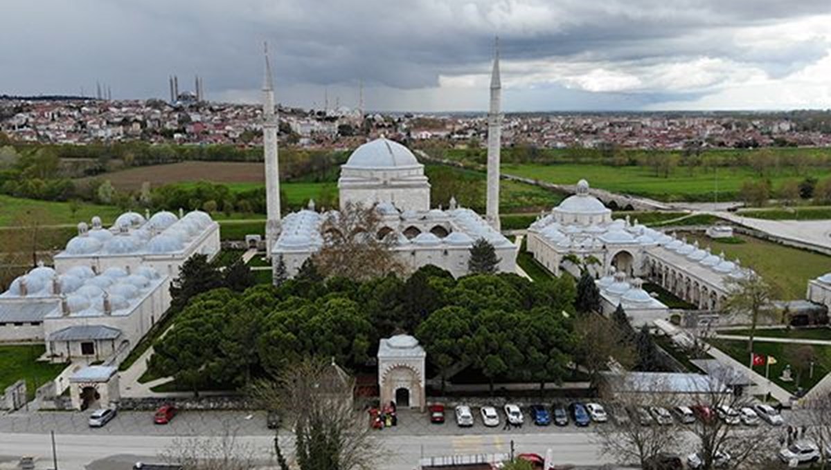 Sultan 2. Bayezid Külliyesi ziyaretçilerin ilgisini çekiyor