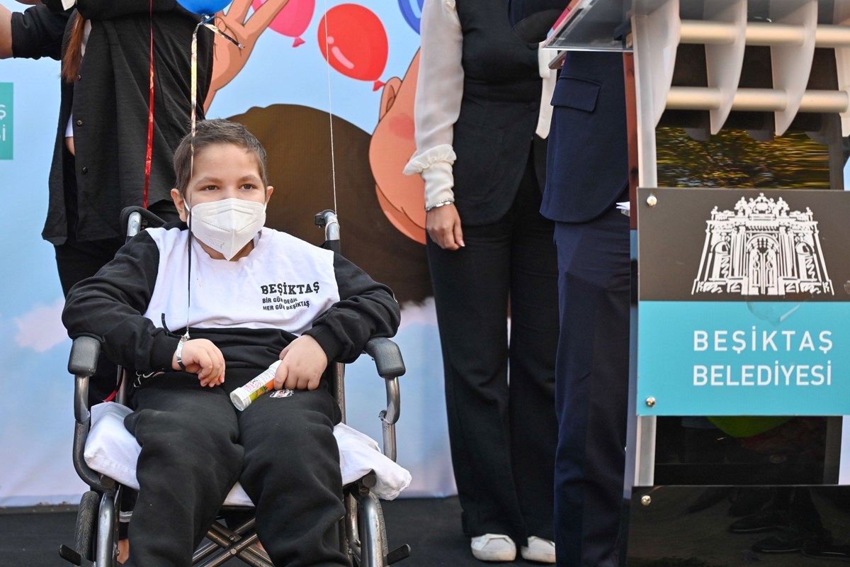 Alanda, Atlas için tuttuğu takım Beşiktaş temalı pasta da kesildi.