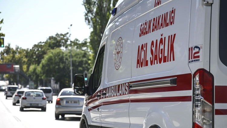 Kocaeli'de kavga: 1'i polis 3 kişi yaralandı