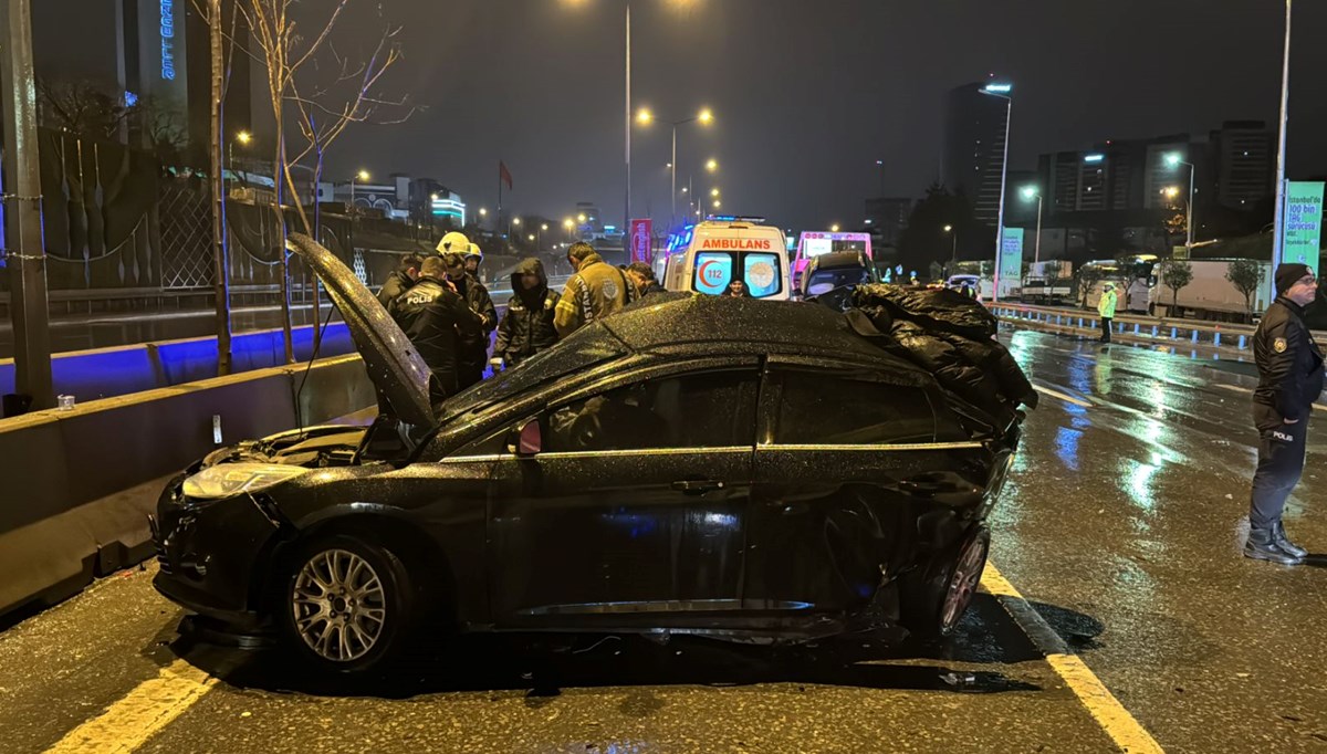 Maltepe'de trafik kazasında 4 kişi yaralandı Maltepe'de trafik kazasında 4 kişi yaralandı