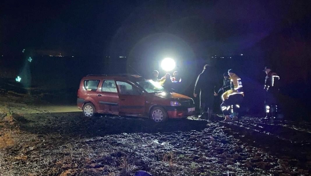 Tarladaki otomobilde ölü bulundu