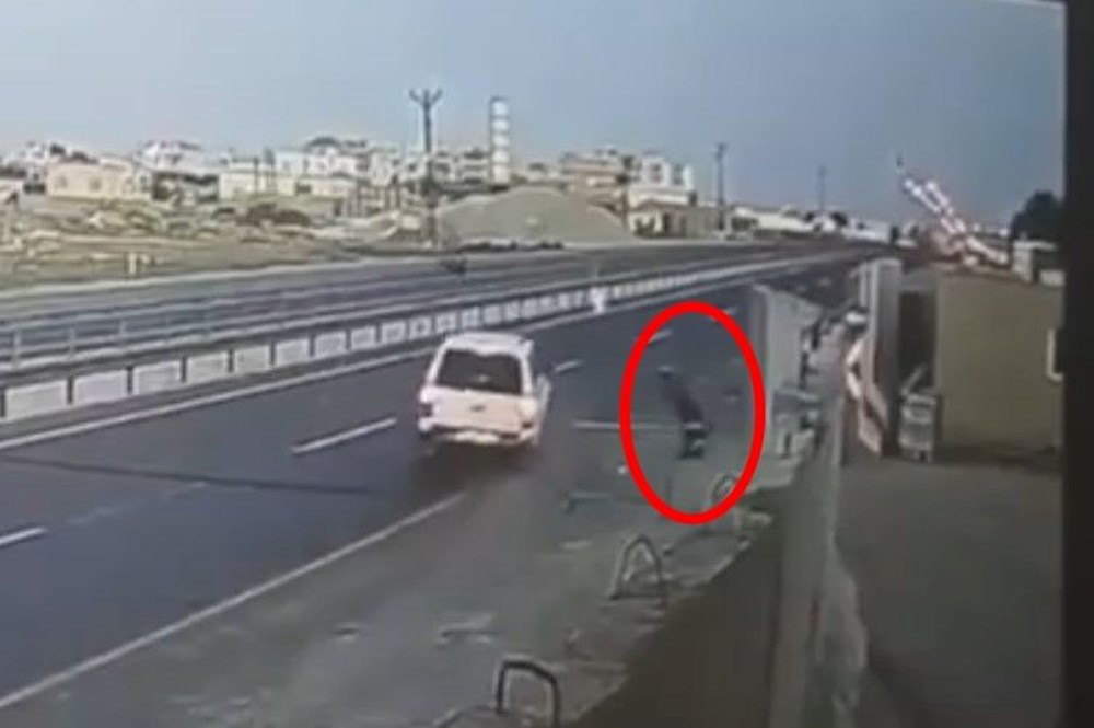 Sinema üzere kovalamaca: Yola kapan atan polise çarpıp yaraladı 75 Fkdu zfFiE2D550yuHpD9Q