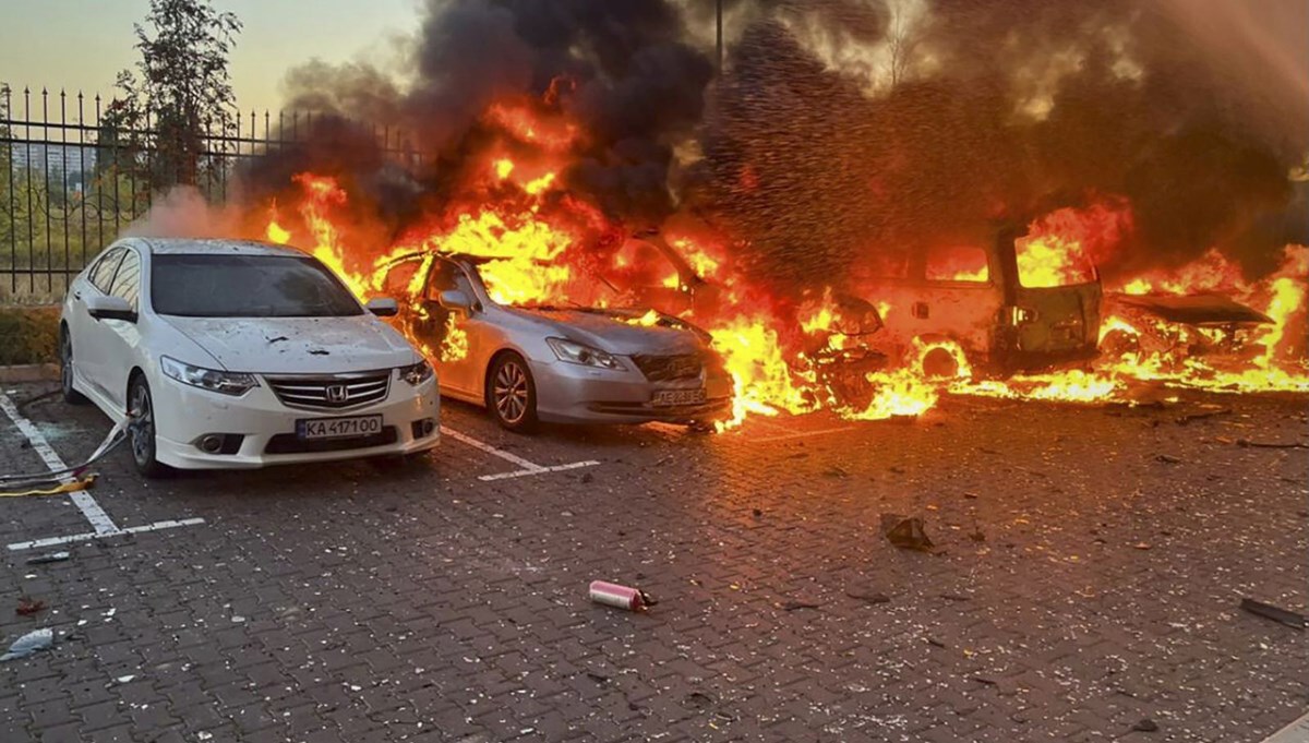 Rusya'dan Ukrayna'ya yoğun hava saldırısı: