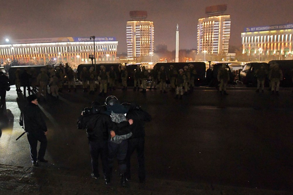 Kazakistan'daki akaryakıt zammı protestolarında son durum: Rusya destekli ülkeler askeri birlik gönderecek - 16