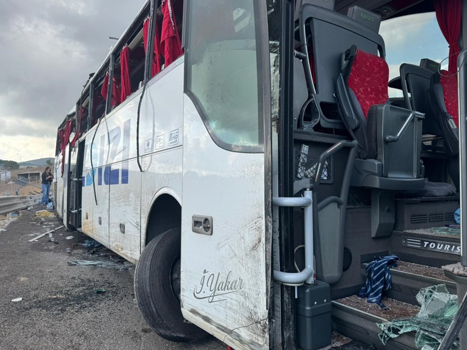 Kuzey Marmara Otoyolu'nda yolcu otobüsü devrildi: 4 kişi öldü, 26 yaralı var - 1