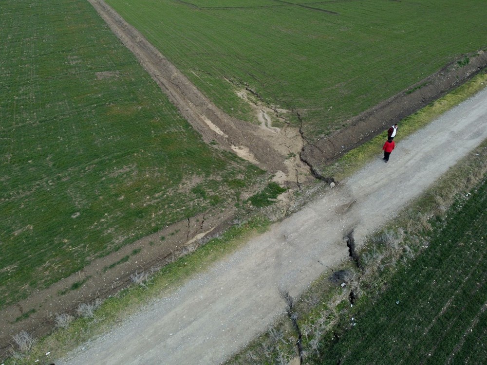 Fay hattının geçtiği köy enkaza döndü - 12