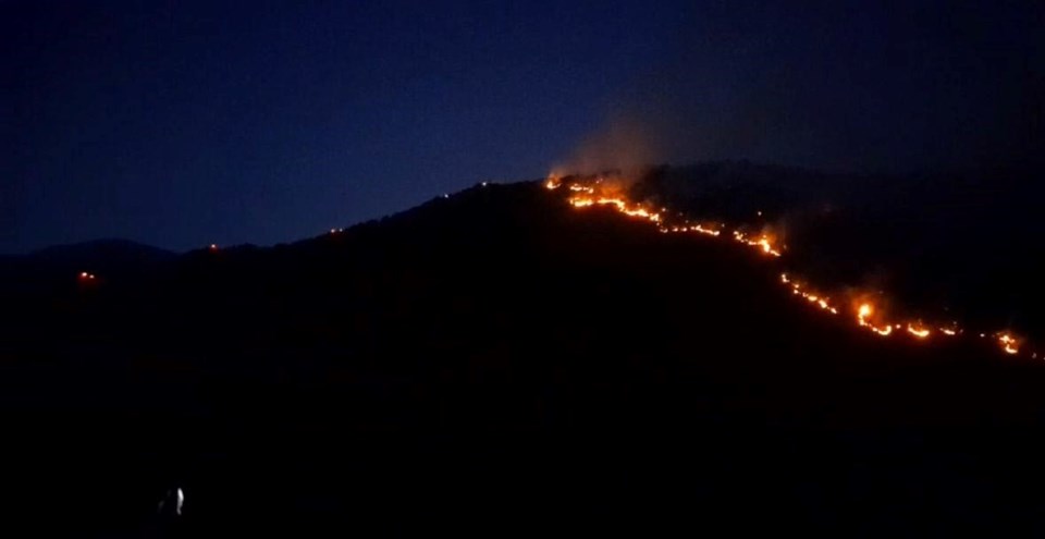 Manisa’da kontrol altına alınan orman yangını yeniden alevlendi - 1