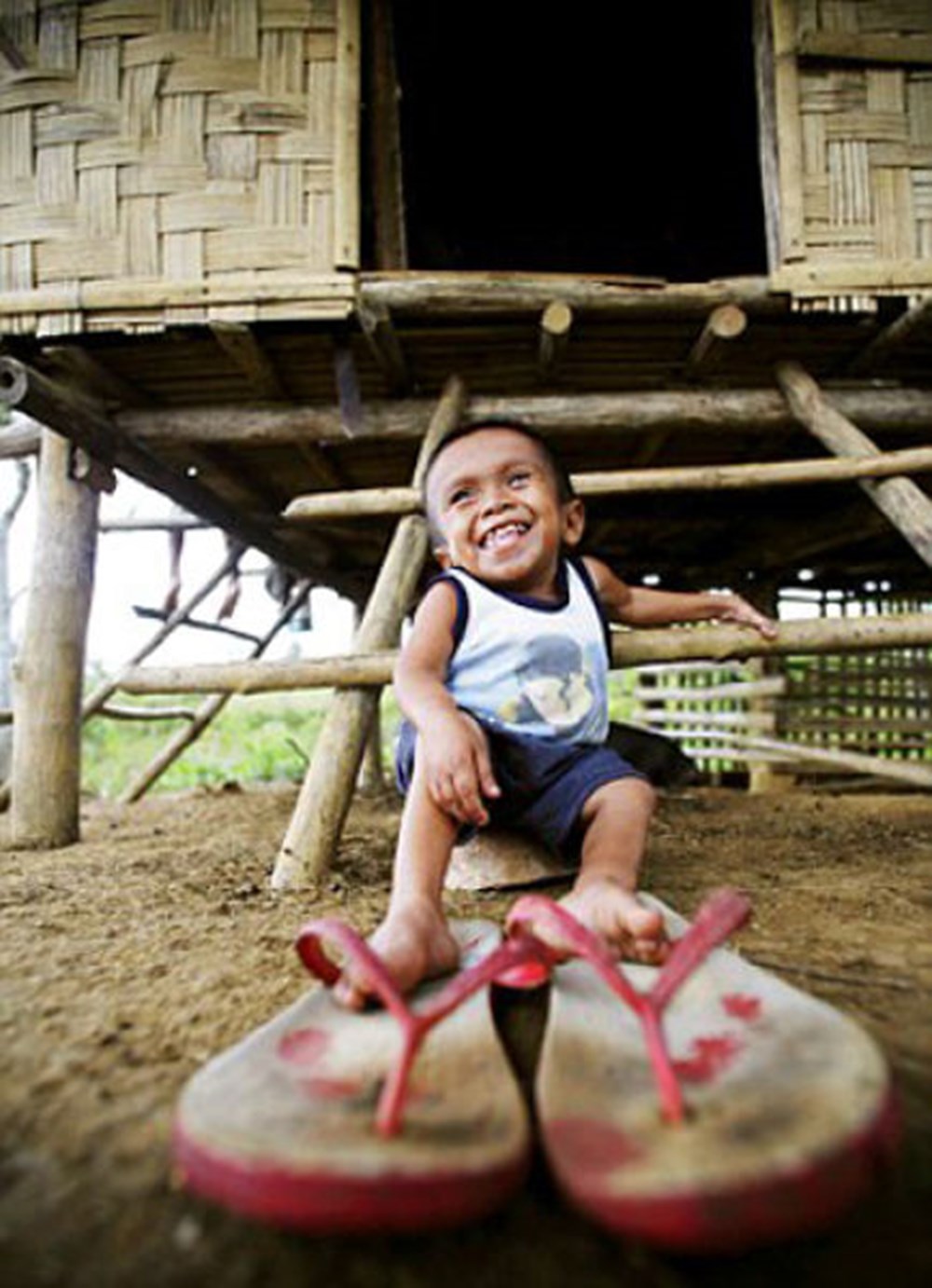 Какой самый медленный человек. Джунри Балауинг. Джунри Балавинг (Филиппины) — 59 см. Самый маленький человек в мире. Самого маленького человечка на земле.