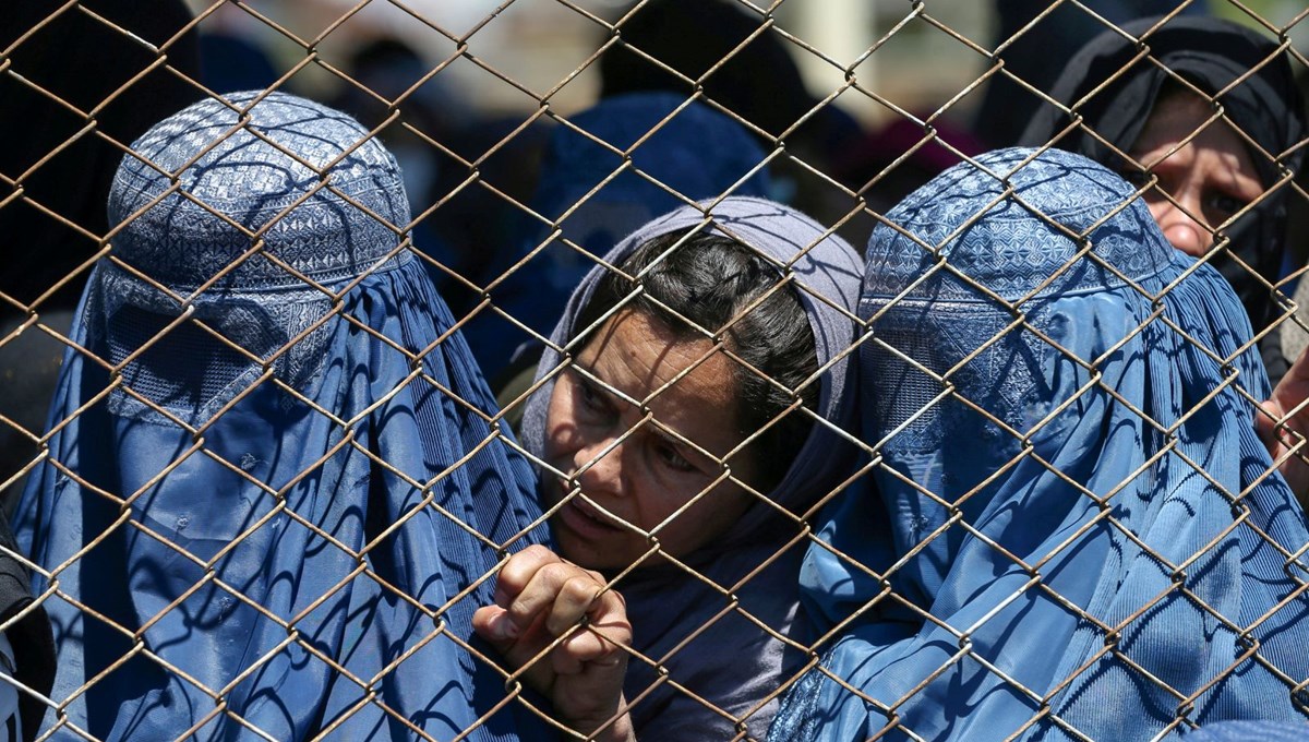 Taliban, Afganistan'daki kadınların iş ve eğitim haklarının devam edeceğini açıkladı