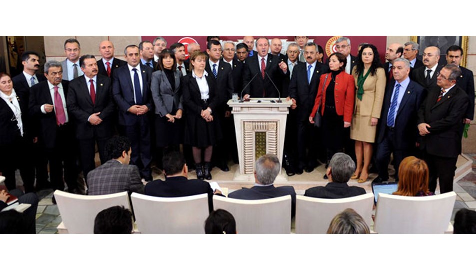 İnce: Gongu çalıp, vekilleri ringe çağırdı
