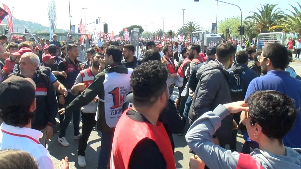 Taksim'e yürümek isteyen gruplara polis müdahalesi: 35 gözaltı - 9