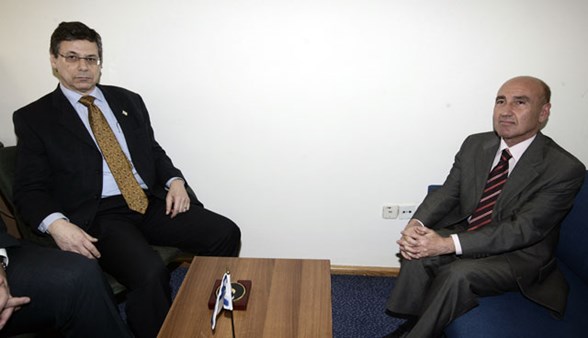 Fransa Ile 335 Yil Once Alcak Sandalye Krizi Ntv