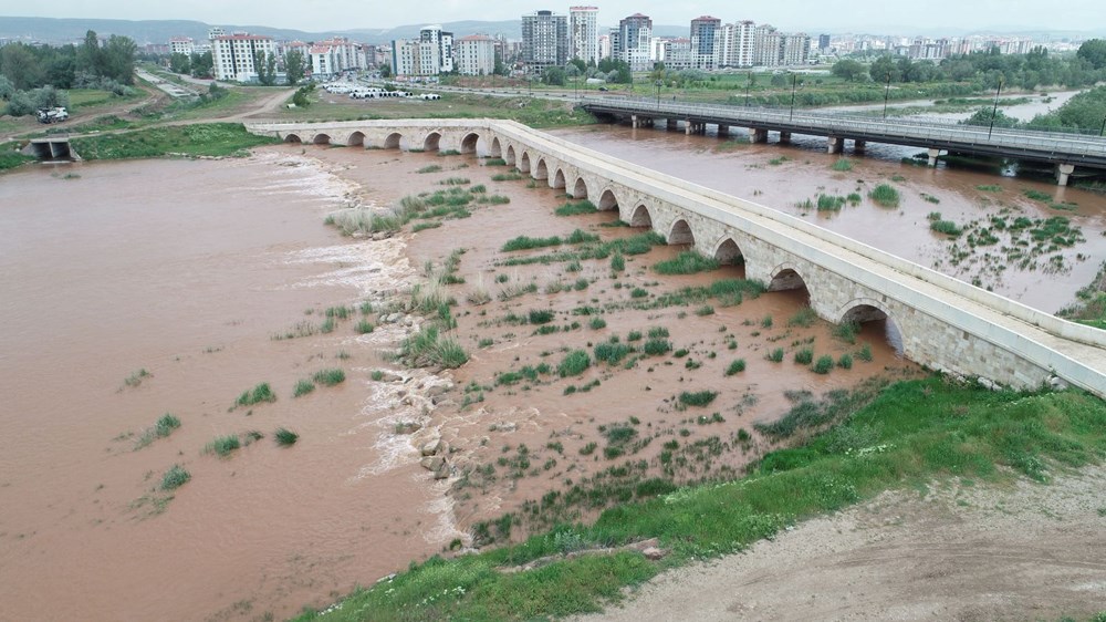 Eğri Köprü'nün 18 gözünden de yıllar sonra su aktı - 3