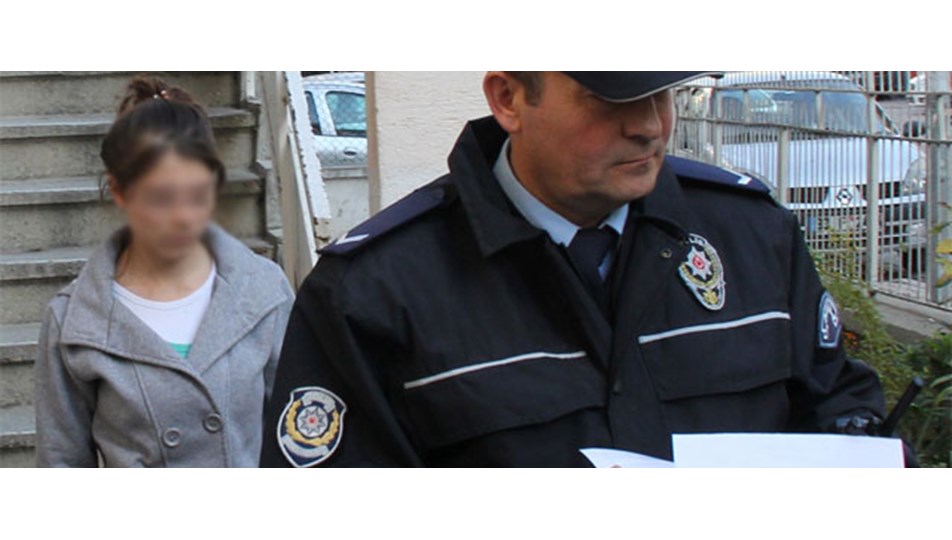 Kızını döven babaya gözaltı