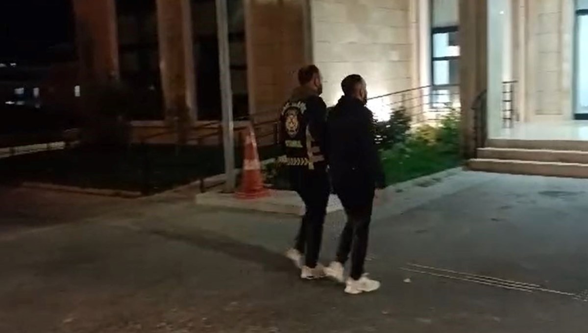 Ters yönden giderek ambulansa yol vermeyen sürücü yakalandı Ters yönden giderek ambulansa yol vermeyen sürücü yakalandı