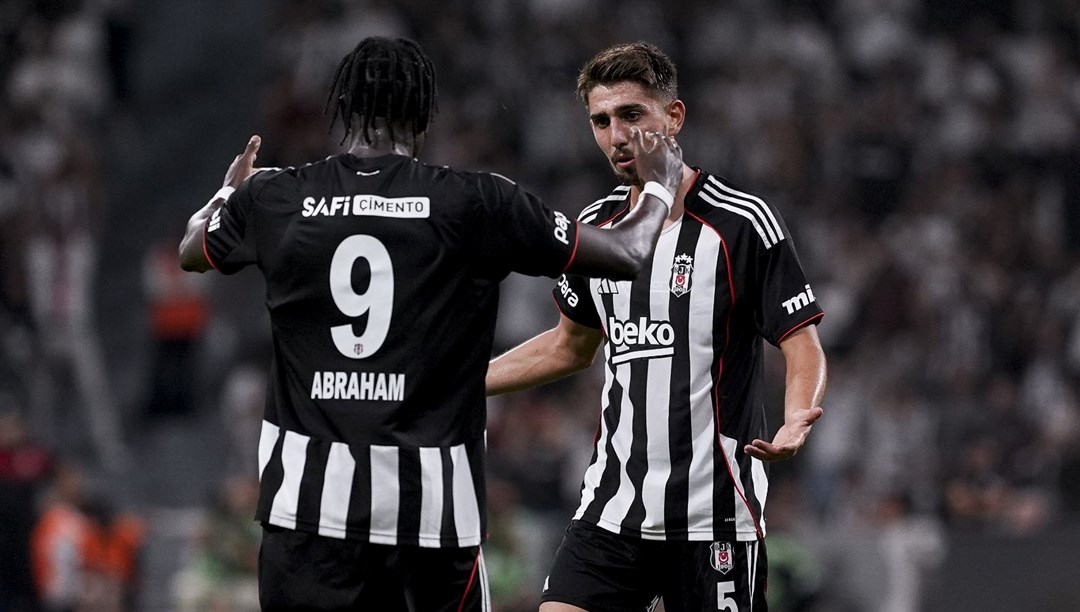 Beşiktaş, St. Patrick's karşısında 2-0'dan döndü: Play-off turuna yükseldi!