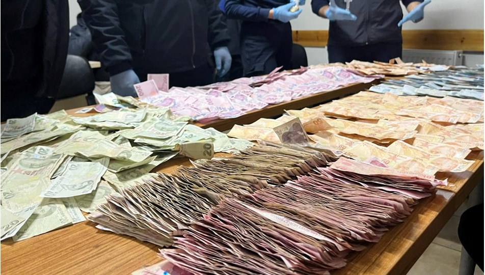 Dilencilerin üzerinden binlerce lira ve döviz çıktı