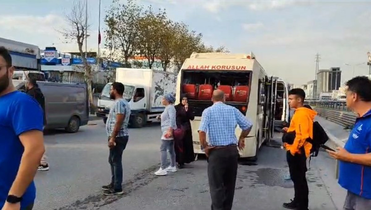 İstanbul'da kamyonet, yolcu minibüsüne çarptı: Yaralılar var İstanbul'da kamyonet, yolcu minibüsüne çarptı: Yaralılar var