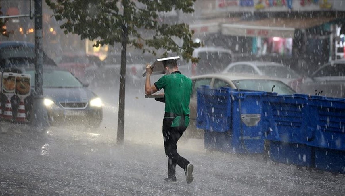Meteoroloji'den saat vererek uyardı! Sağanak yağış uyarısı 17 kente yükseldi Meteoroloji'den saat vererek uyardı! Sağanak yağış uyarısı 17 kente yükseldi