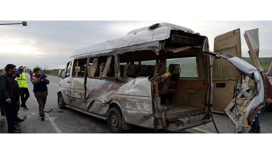 Arnavutköy'de öğrenci servisi kaza yaptı: 1 öğrenci öldü, 12 yaralı