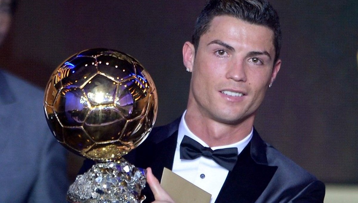 Cristiano Ronaldo'nun Ballon d'Or ödülü satıldı