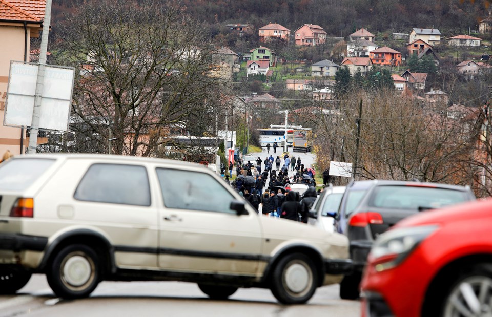 Sırbistan Cumhurbaşkanı Vucic'den ordu ve polise "hazır ol" emri - 1