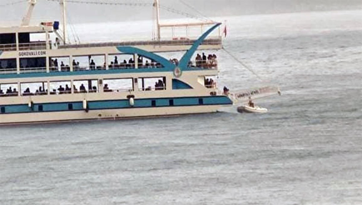 Denizde fırtınaya yakalanan lastik botu tur teknesi kurtardı