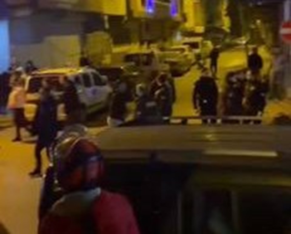 Esenler'de 10 kişilik gruptan polis ekibine saldırı: İki kişi gözaltına alındı - 2