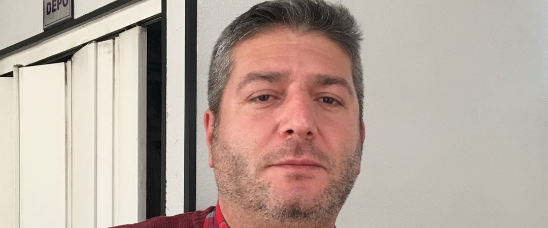 Сакин кок. Сакин тетерский. Видео как школьник ломает молотком gemini hybrid. Кок повар. Повар на корабле.