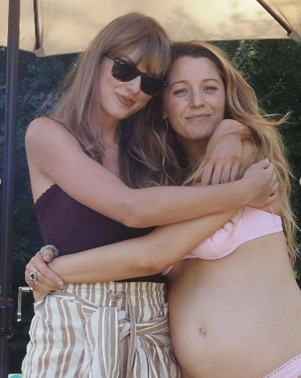 Paparazzilere kızan Blake Lively hamilelik fotoğraflarını paylaştı - 5
