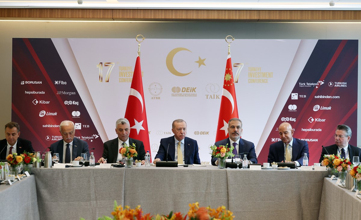 Cumhurbaşkanı Erdoğan konferansta, iş insanlarını dinledi.