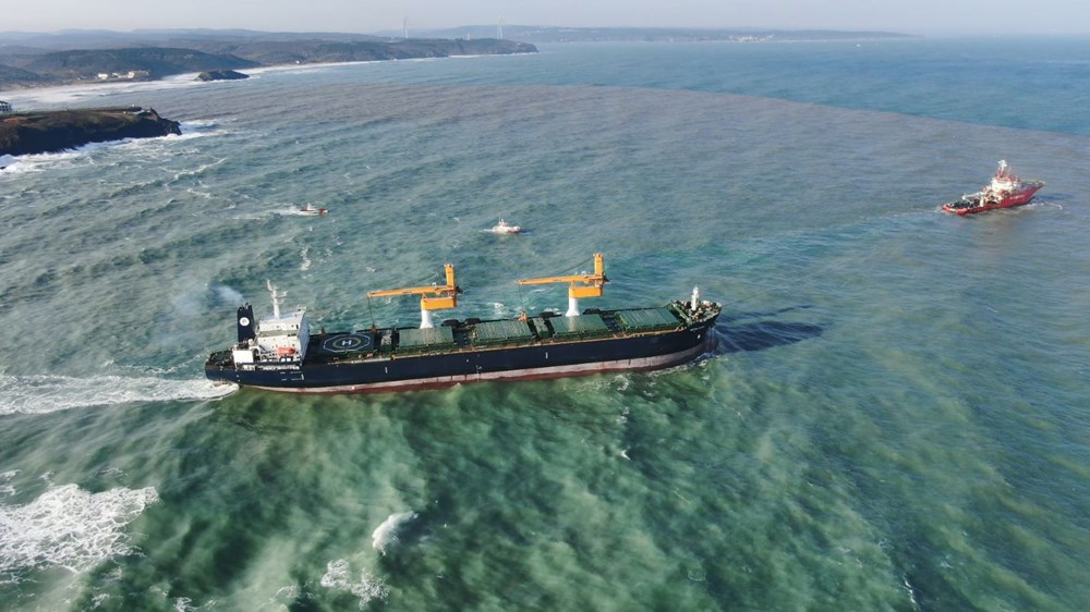 Riva'da sürüklenen kargo gemisi kurtarıldı - 10