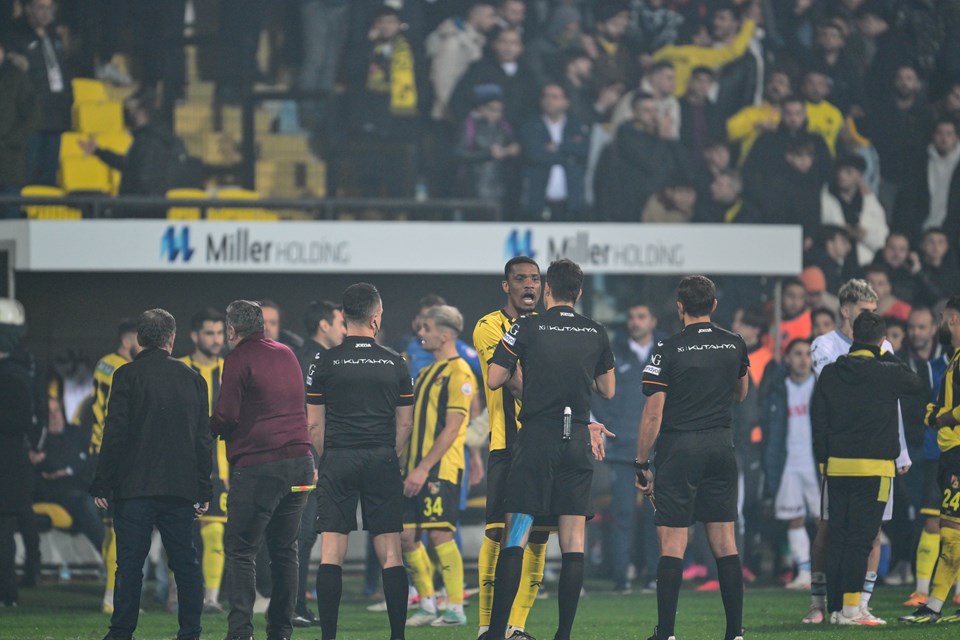 SON DAKİKA: İstanbulspor yönetimi takımı sahadan çekti, maç yarıda kaldı - 2