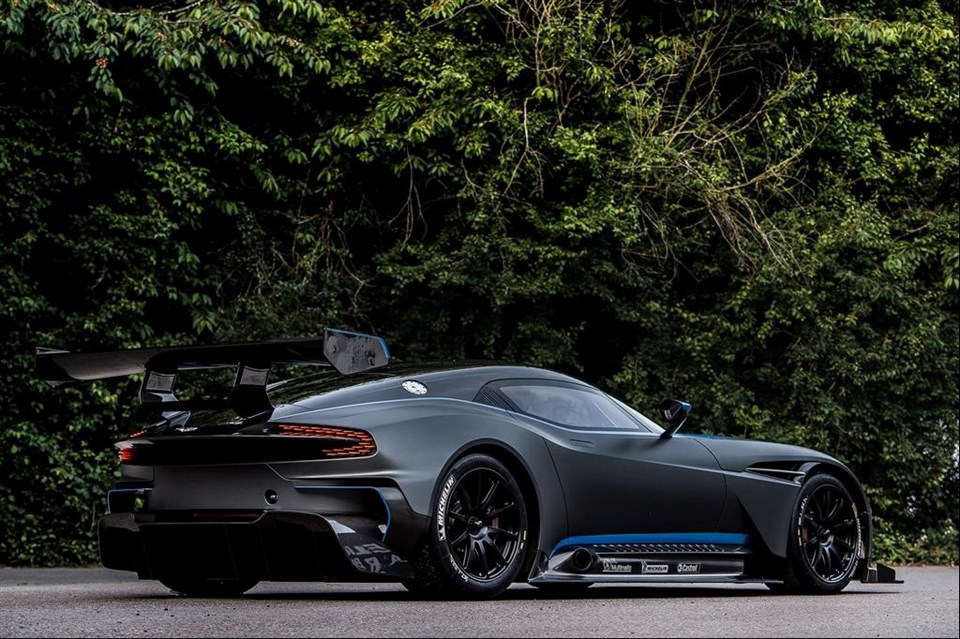 2.3 milyon dolarlık Aston Martin - 1