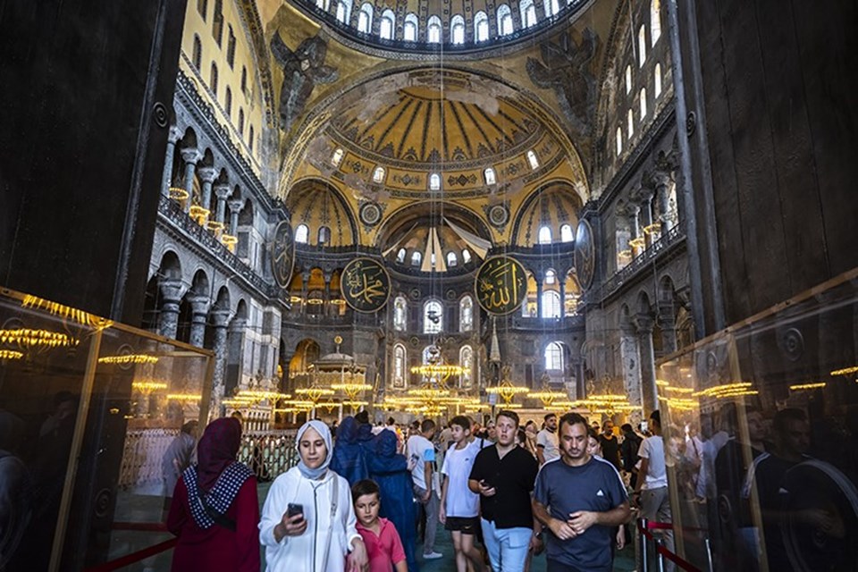 Ayasofya-i Kebir Cami-i Şerifi ibadete açıldığından beri yaklaşık 25 milyon ziyaretçi ağırladı - 1