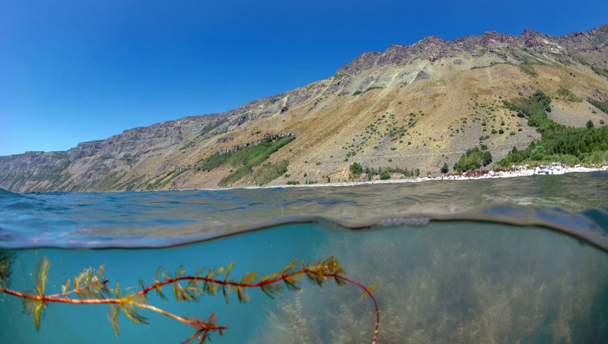 Bitlis'teki Nemrut Krater Gölü havadan ve su altından görüntülendi Bitlis'teki Nemrut Krater Gölü havadan ve su altından görüntülendi