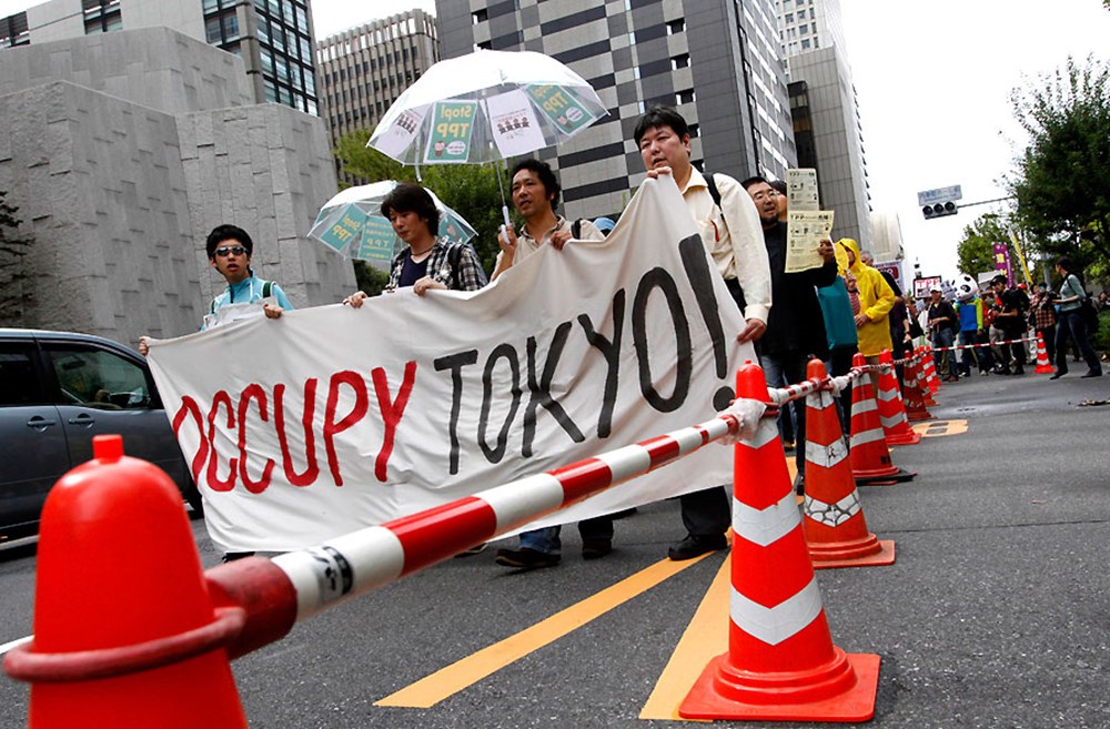 Финансовый терроризм. Issei Kato / Reuters. Japan Street protest. +82 Страна.