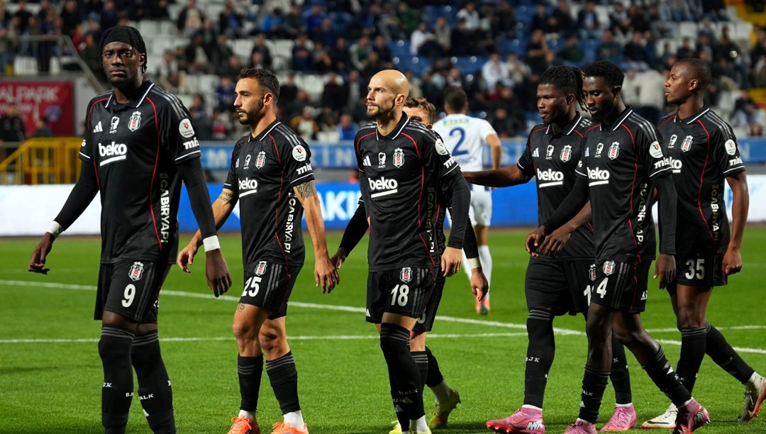 Kasımpaşa-Beşiktaş maçında ilginç an: Oyun devam ederken koşarak soyunma odasına gitti