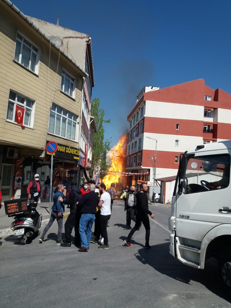 İstanbul'da doğalgaz borusunda patlama: Alevler metrelerce yükseldi - 3