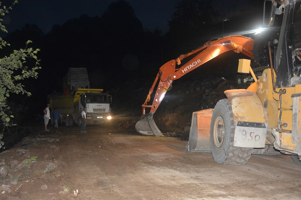 Ordu'da yol çalışması: Patlatılan dinamit Karadeniz-Akdeniz bağlantı yolunu trafiğe kapattı - 1