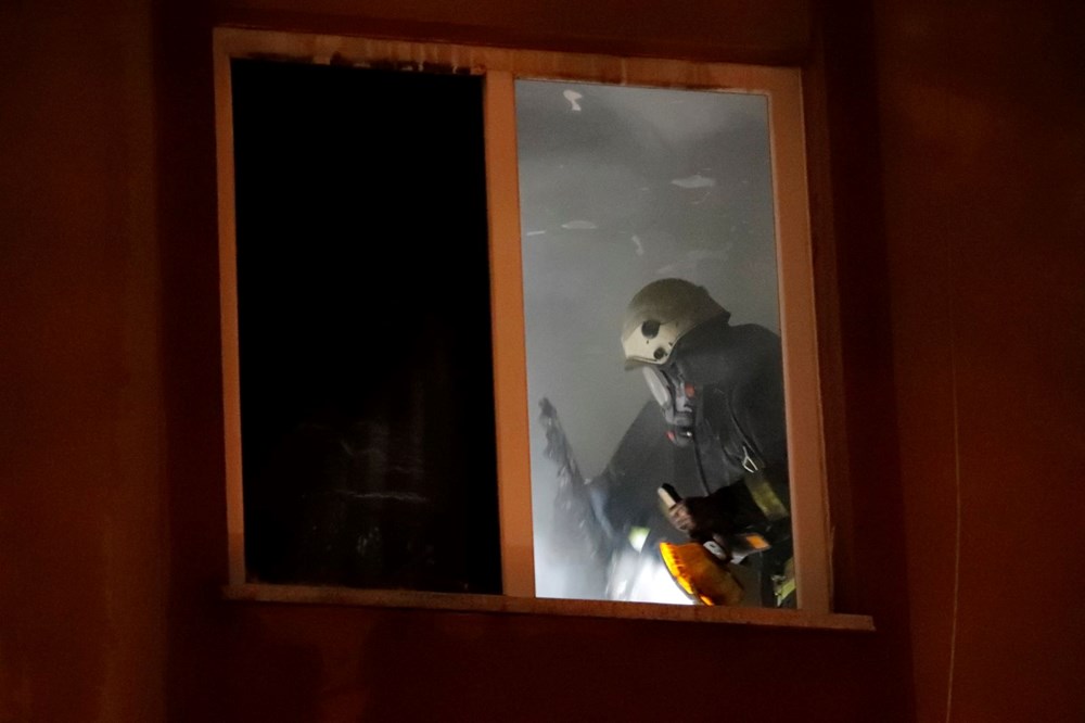 Balkona stoklanan telefonu bataryaları bomba gibi patladı: Mahalleli panikle sokağa döküldü - 9