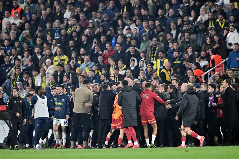 Okan Buruk'un burnunu sıkan Jose Mourinho'nun faturası: 5-10 maç | Futbolculara da ağır ceza kapıda - 4