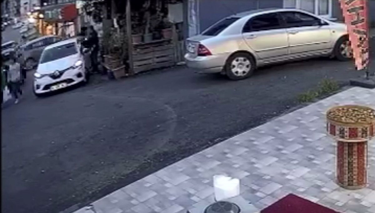 El ele yürüyen baba ile oğlunu ölüm ayırdı El ele yürüyen baba ile oğlunu ölüm ayırdı