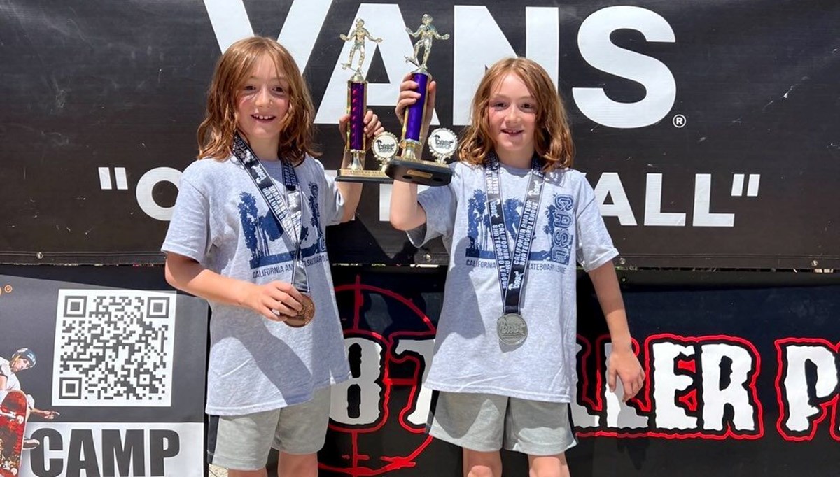 İkiz kaykaycılar ABD'deki yarışmada zirvede