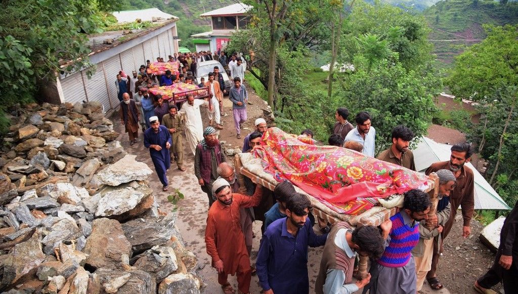 Pakistan'da 48 saatte can kaybı 300’e yükseldi