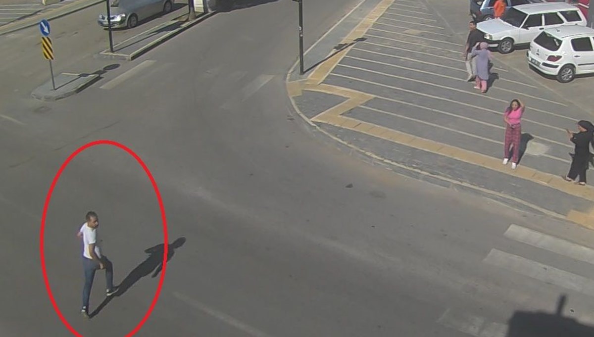 Mini etek giyiyor diye eşini bacaklarından vurdu: 2'nci duruşmada tahliye oldu Mini etek giyiyor diye eşini bacaklarından vurdu: 2'nci duruşmada tahliye oldu