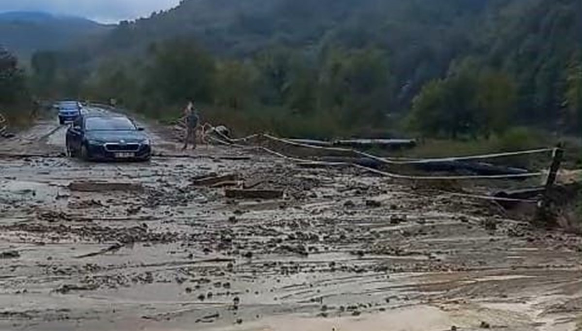 Ereğli'de kuvvetli sağanak hayatı felç etti Ereğli'de kuvvetli sağanak hayatı felç etti