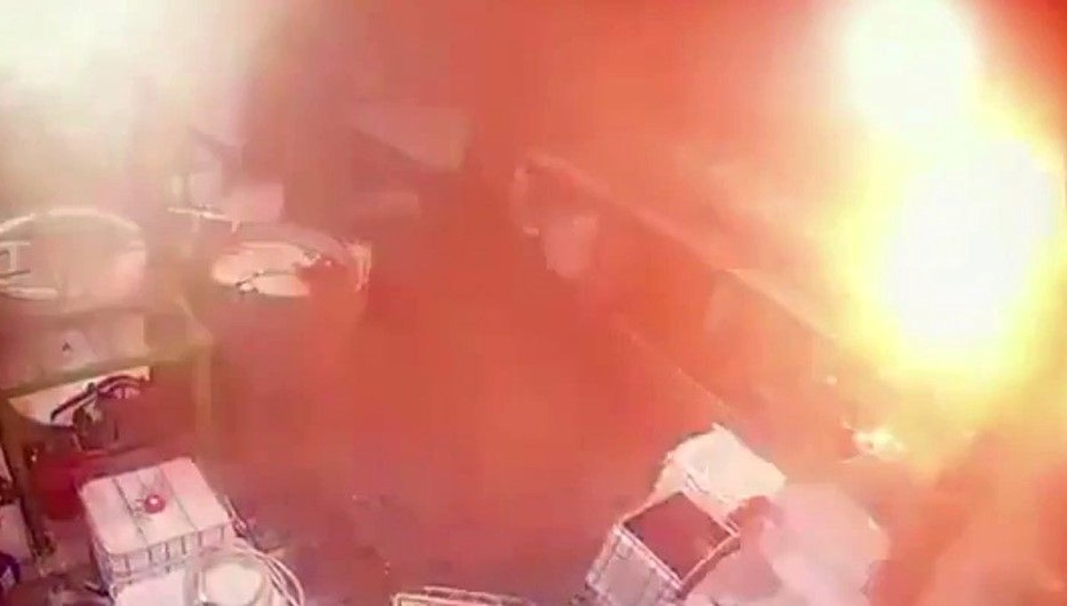 Fabrikadaki yağ kazanı bomba gibi patladı Fabrikadaki yağ kazanı bomba gibi patladı